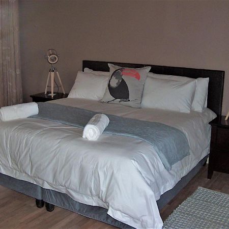 The Courtyard Guest House Кларенс Екстер'єр фото